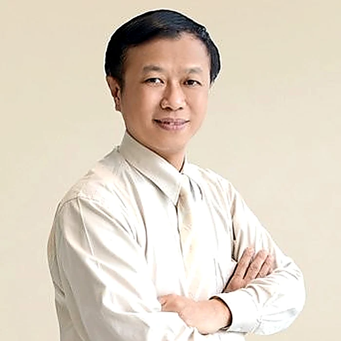 Dr. Somnuk Siripanthong, Integrative & Regenerative Medicine specialist at VELAR Center
